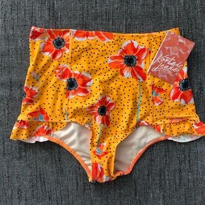 🍩SOLD🍩 Kortni Jeane med orange floral bottoms
